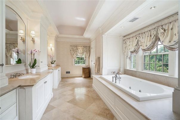 Bathroom, Dual Sink Vanities, Interior, Recessed Lighting