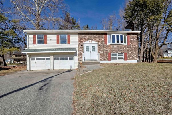 Attached, Exterior, Facade, Brick Facade, Raised Ranch