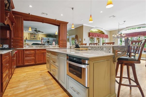 Chandelier, Dining room, Interior, Kitchen, Pendant Lights, Recessed Lighting, Stainless Steel Appliances, Wood Texture Flooring