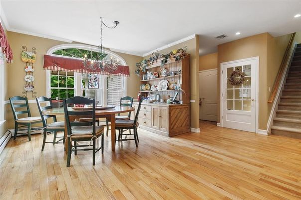 Chandelier, Dining room, Interior, Recessed Lighting, Wood Texture Flooring