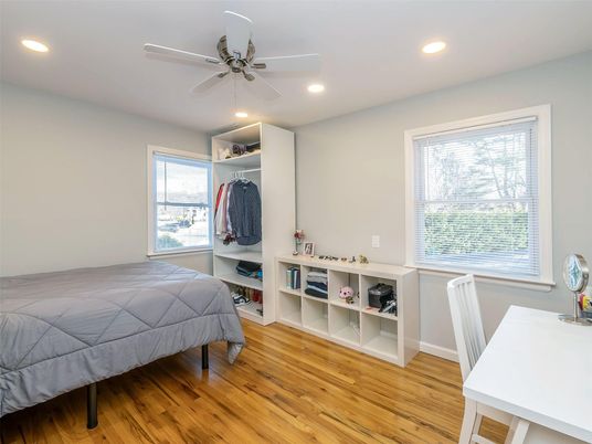 Bedroom, Interior, Recessed Lighting, Walk-in Closets, Wood Texture Flooring