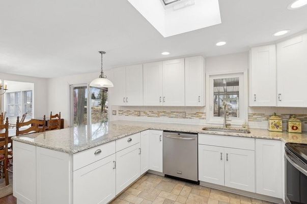 Dining room, Interior, Kitchen, Pendant Lights, Recessed Lighting, Stainless Steel Appliances
