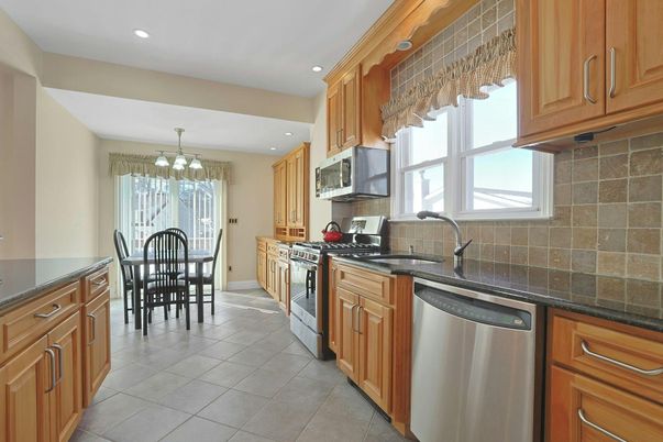 Chandelier, Dining room, Interior, Kitchen, Recessed Lighting, Stainless Steel Appliances