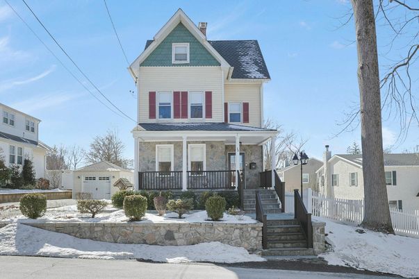 Exterior, Facade, Queen Anne Victorian