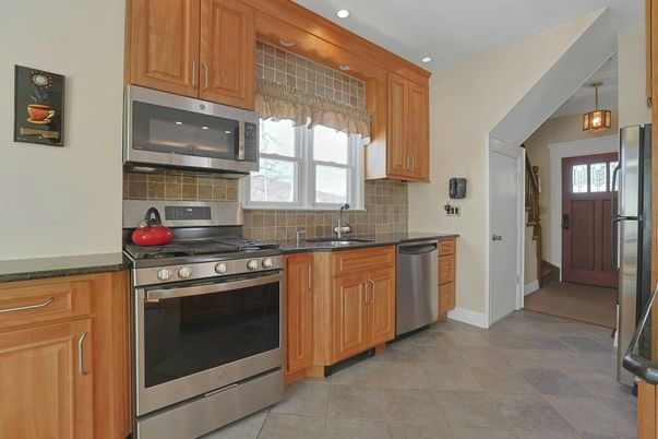 Interior, Kitchen, Pendant Lights, Recessed Lighting, Stainless Steel Appliances