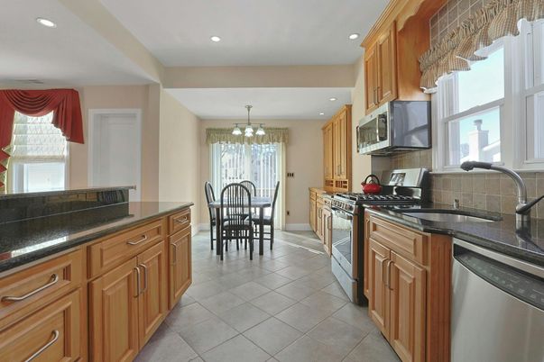 Chandelier, Dining room, Interior, Kitchen, Recessed Lighting, Stainless Steel Appliances