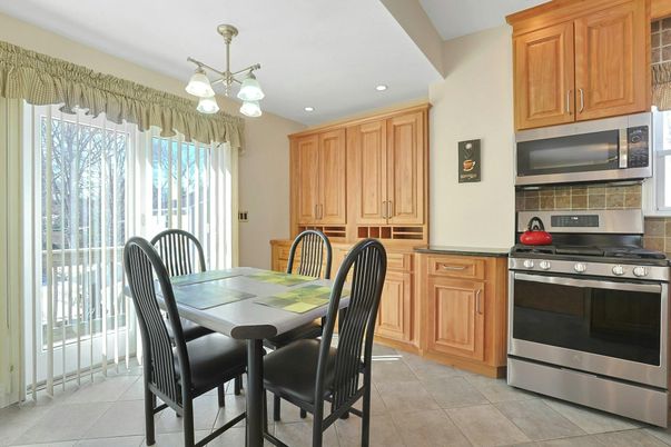 Dining room, Interior, Kitchen, Pendant Lights, Recessed Lighting, Stainless Steel Appliances