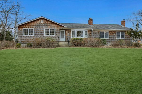 Backyard, Exterior, Facade, Ranch
