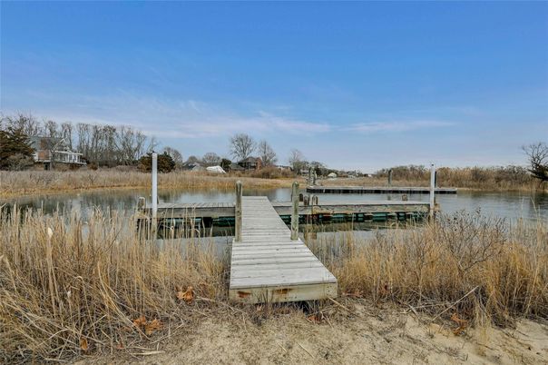 Exterior, Lake