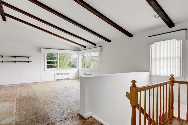 Empty room, Interior, Wooden Beams