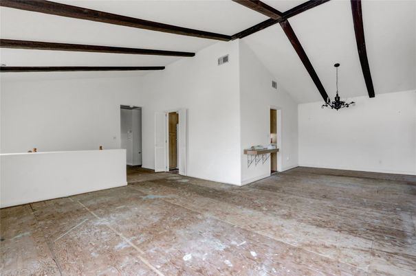 Empty room, Interior, Pendant Lights, Wooden Beams