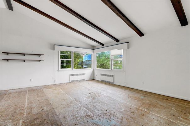 Empty room, Interior, Wooden Beams