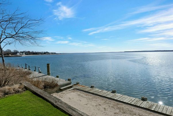 Exterior, Lake