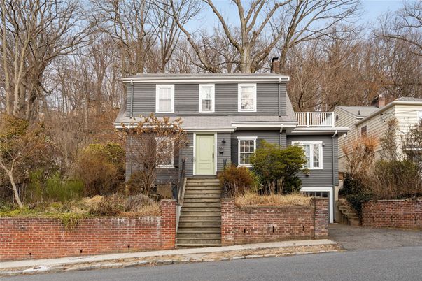 Exterior, Facade, American Foursquare