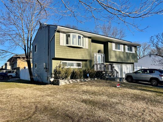 Attached, Exterior, Facade, Raised Ranch