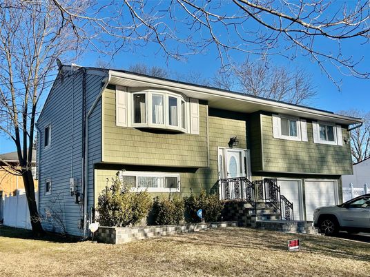 Attached, Exterior, Facade, Raised Ranch