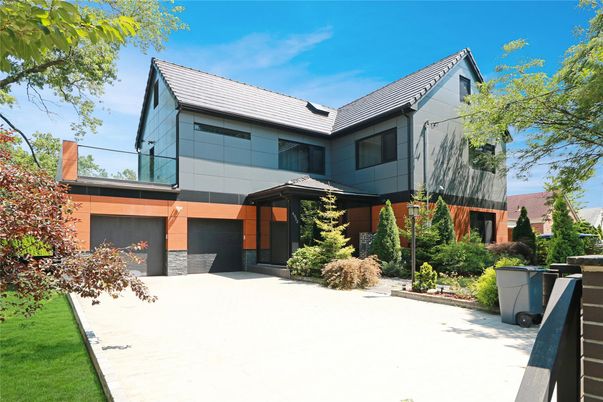 Attached, Exterior, Facade, Farmhouse