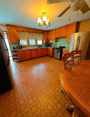 Chandelier, Dining room, Interior, Kitchen, Stainless Steel Appliances