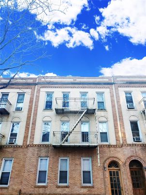 Exterior, Facade, Brick Facade, Rowhouse