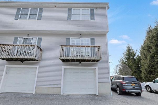 Attached, Exterior, Facade, Rowhouse
