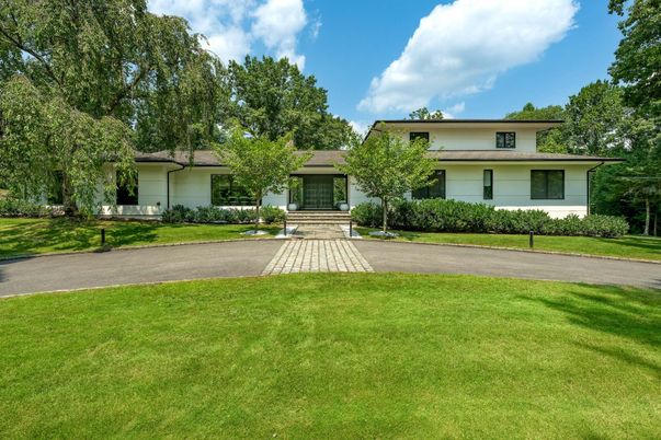 Backyard, Exterior, Facade, Split Level
