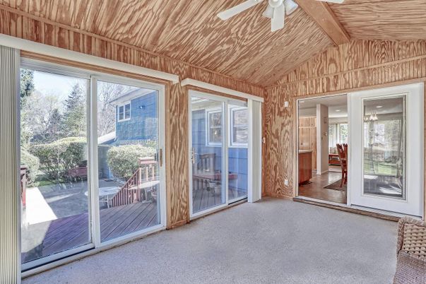Empty room, Interior, Sun Room, Wooden Ceilings