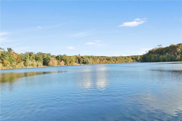 Exterior, Lake