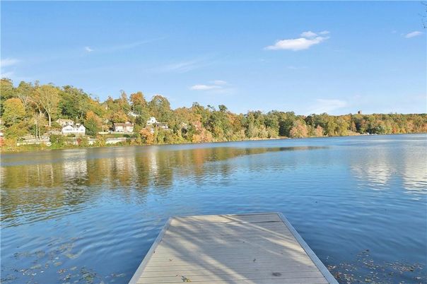 Exterior, Lake