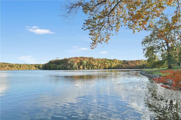 Exterior, Lake