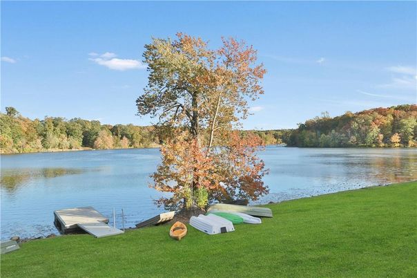 Exterior, Lake