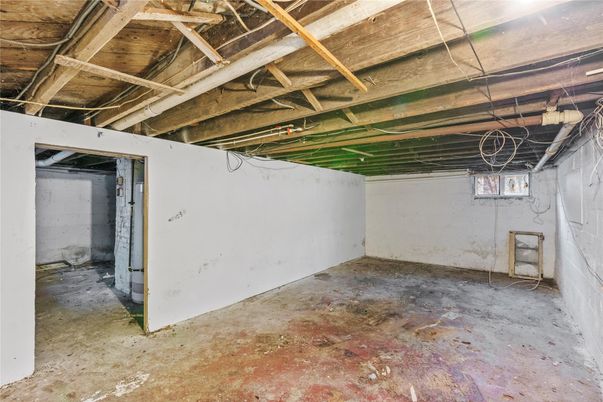 Empty room, Interior, Wooden Beams