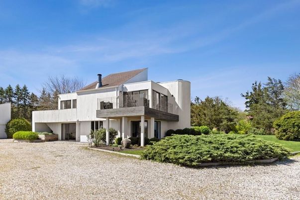 Backyard, Exterior, Facade, Modern