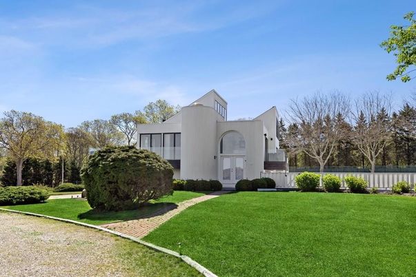 Backyard, Exterior, Facade, Modern