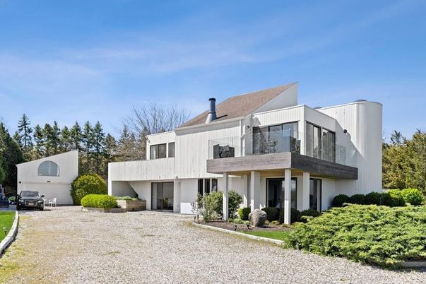 Backyard, Exterior, Facade, Modern
