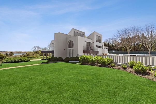 Backyard, Exterior, Facade, Modern