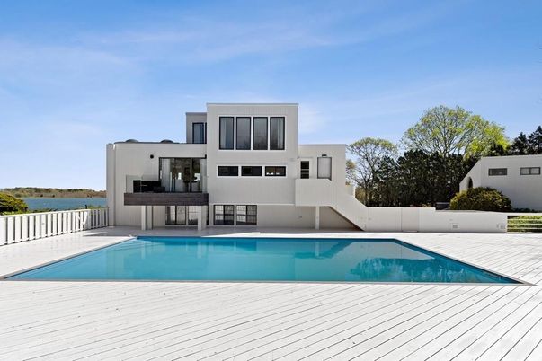 Exterior, Pool, Water