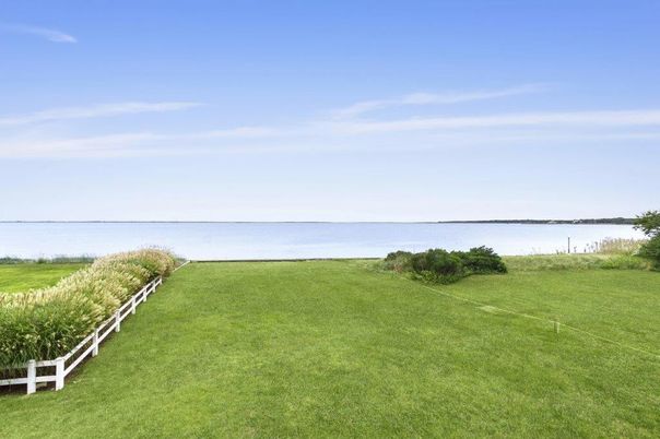 Exterior, Lake