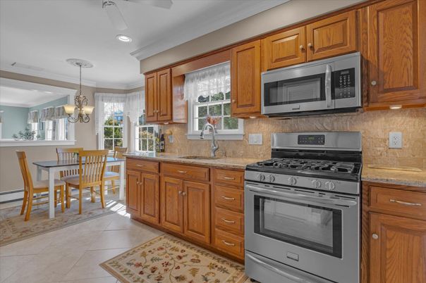 Dining room, Interior, Kitchen, Pendant Lights, Recessed Lighting, Stainless Steel Appliances