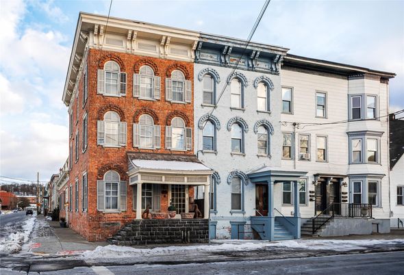 Exterior, Facade, Brick Facade, Rowhouse