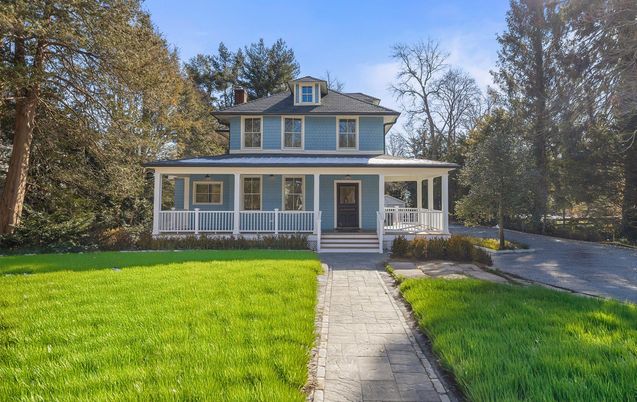 Exterior, Facade, American Foursquare