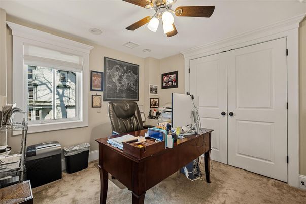Home Office, Interior
