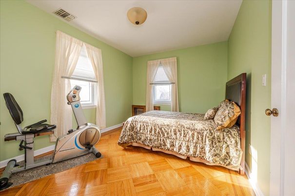Bedroom, Fitness Equipment, Interior, Wood Texture Flooring