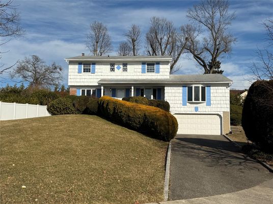 Attached, Exterior, Facade, Raised Ranch
