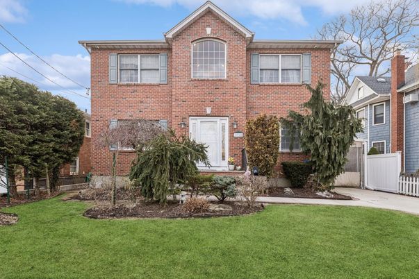 Exterior, Facade, Brick Facade, Brick Traditional
