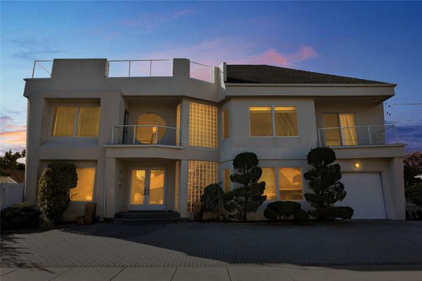 Attached, Exterior, Facade, Modern