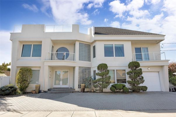 Attached, Exterior, Facade, Modern