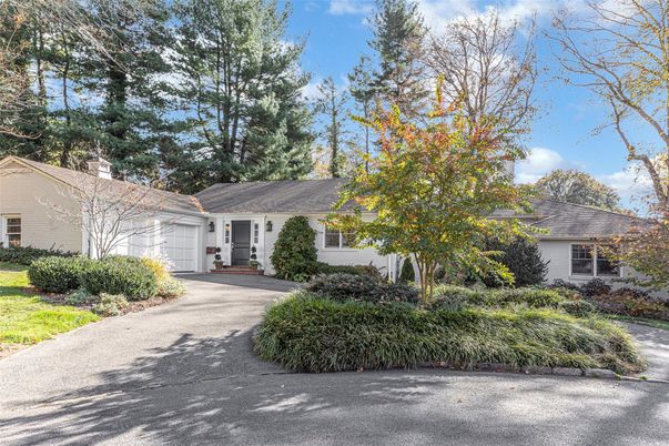 Attached, Exterior, Facade, Ranch