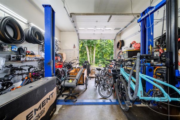Garage, Interior