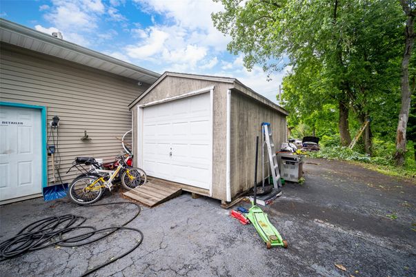Detached Garage, Exterior