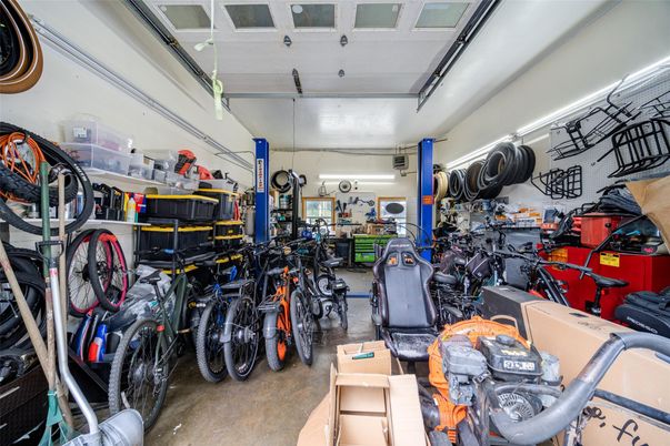 Garage, Interior